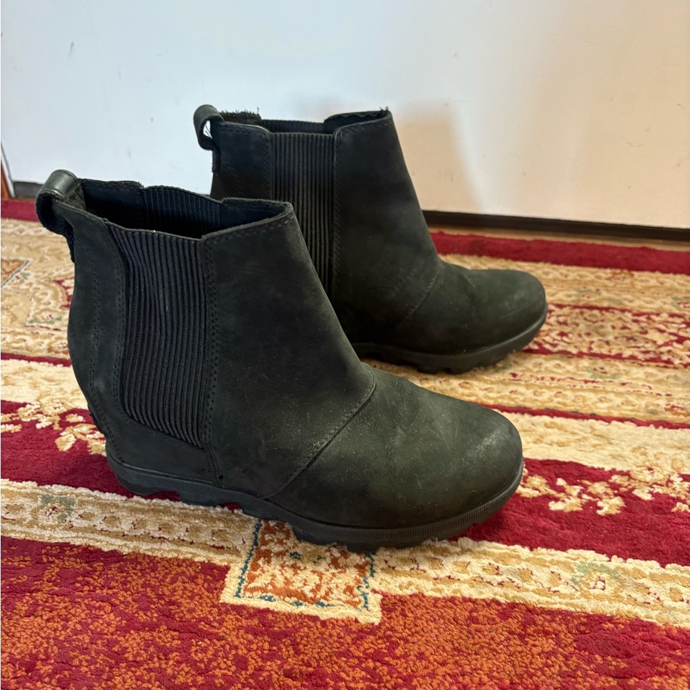 Sorel Black Ankle Boots with Elastic Panels